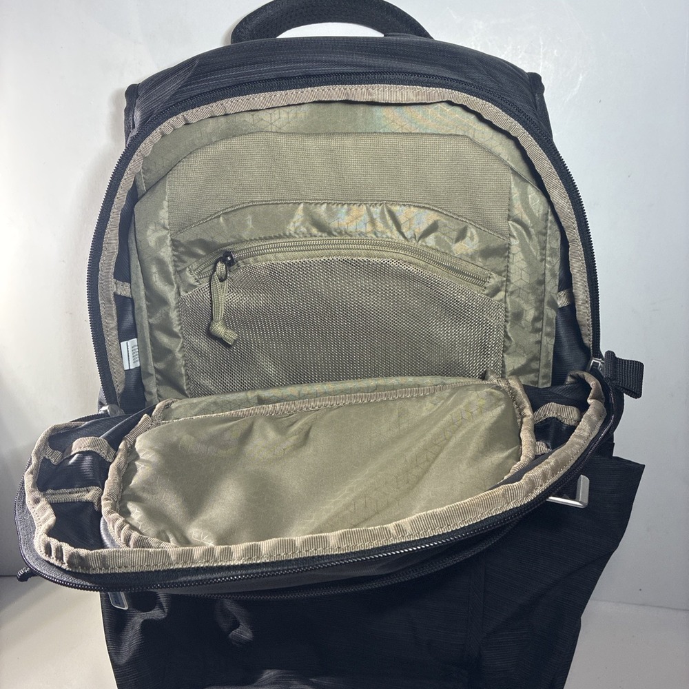 Thule Construct Backpack 24L Laptop Bag 15.6 Storage Travel Hiking 3204167 Black - Picture 3 of 8